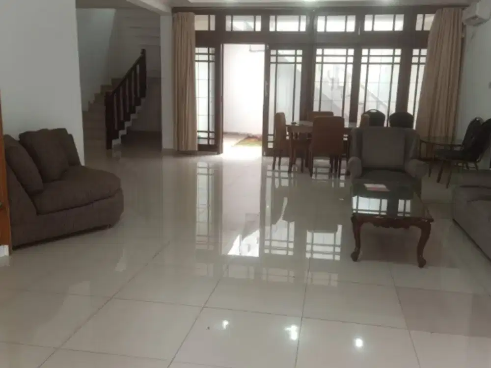 DISEWAKAN RUMAH HOOK BISA UNTUK KANTOR DI    MENTENG JAKARTA PUSAT