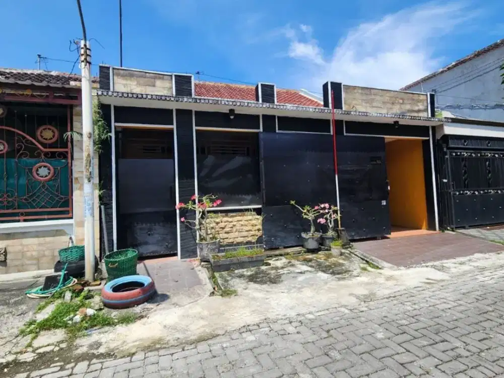 Rumah siap hun lingkungan nyaman lokasi strategis dekat exit tol Solo