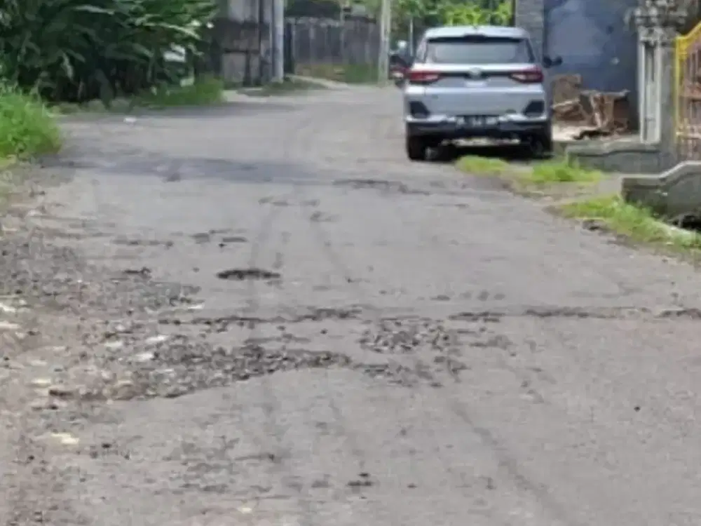 Di jual tanah strategis jalan utama Kertahusada, DPS, Bali