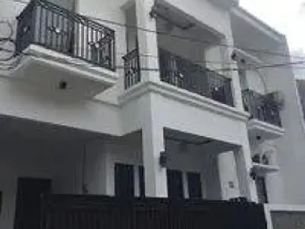 Rumah bagus kokoh 2 lantai didlm cluster dekat Raya Condet