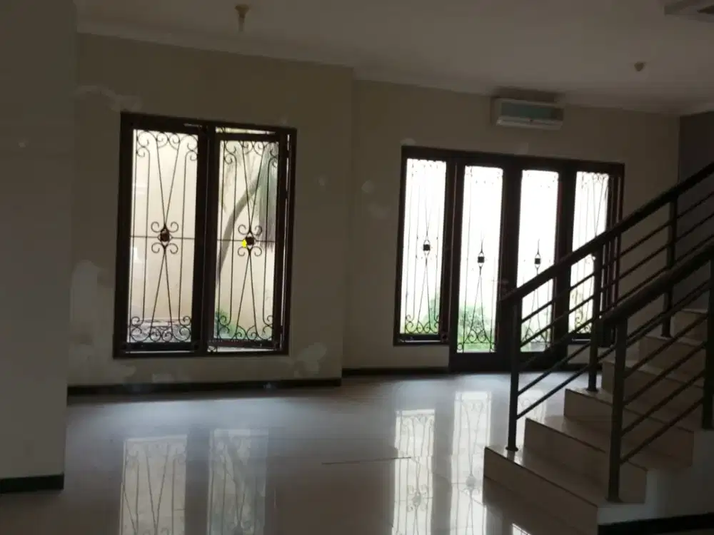 disewakan rumah royal residen, kensington cluster depan