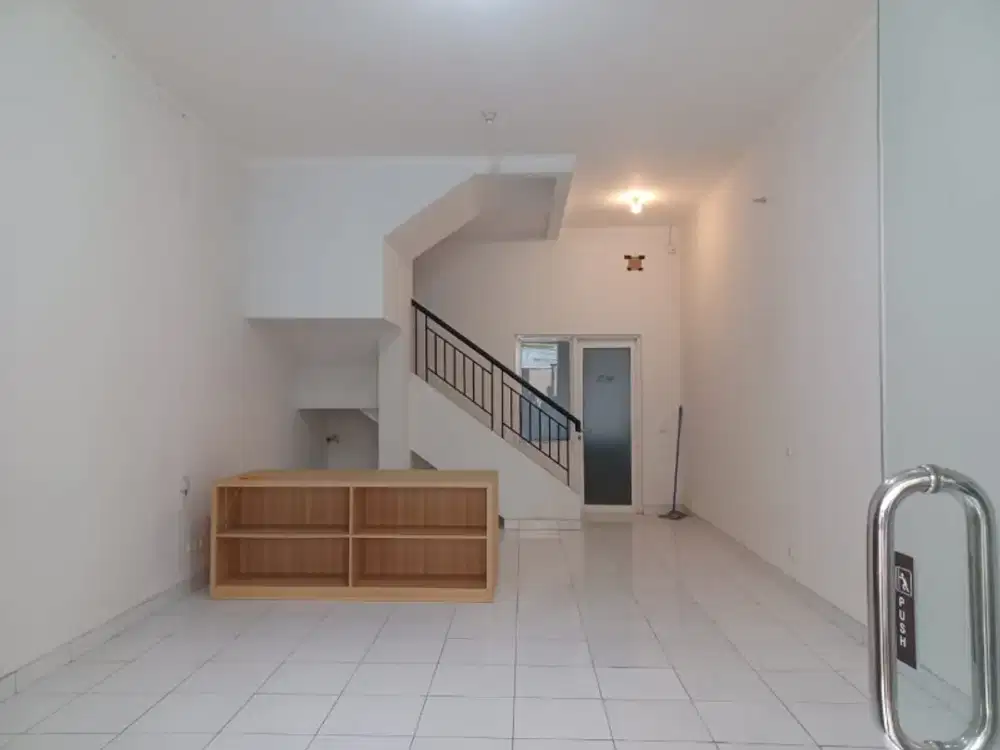 Ruko di Pusat Gading Serpong. Investasi Menguntungkan Untuk Bisnis.