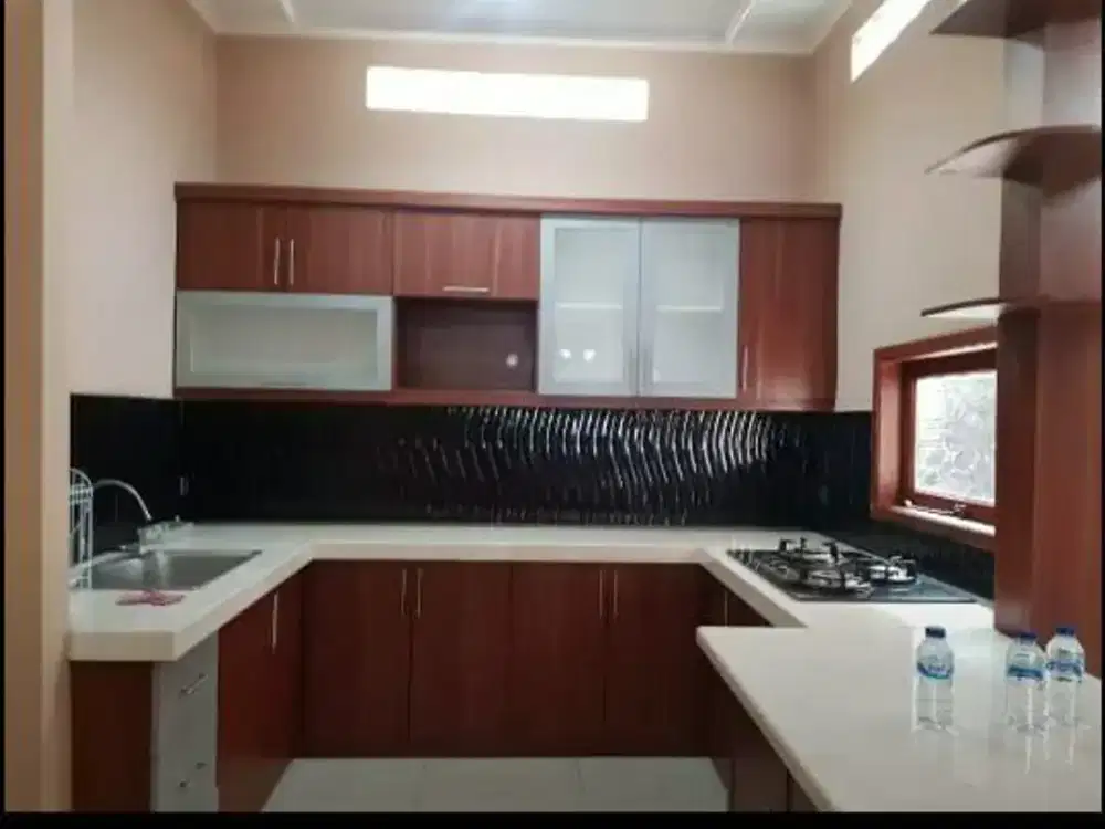 SEWA RUMAH 2 LANTAI SEMI FURNISHED DI MEKARWANGI BANDUNG