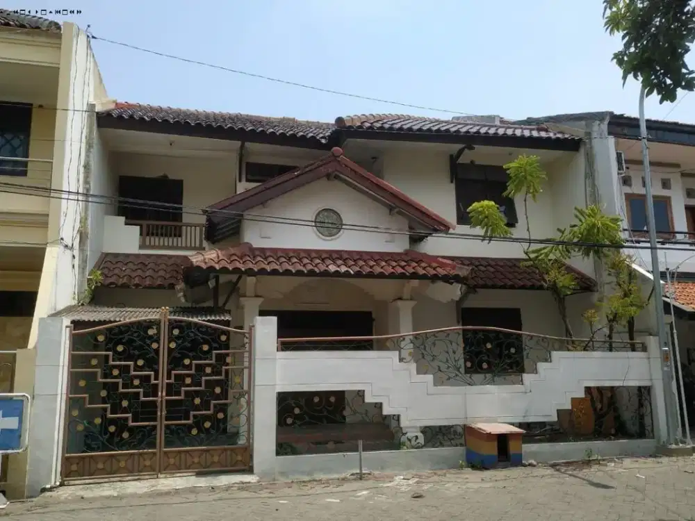 Rumah Mulyosari Utara, Strategis