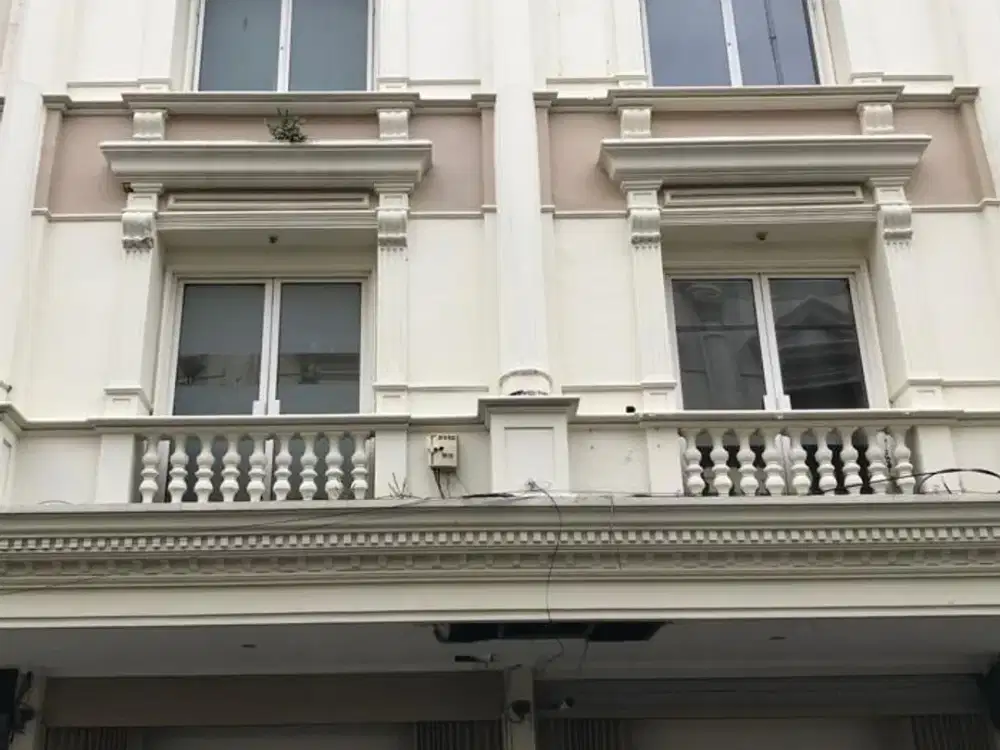 Ruko Royal Palace Tebet-Bangunan 4 Lantai Hadap Selatan