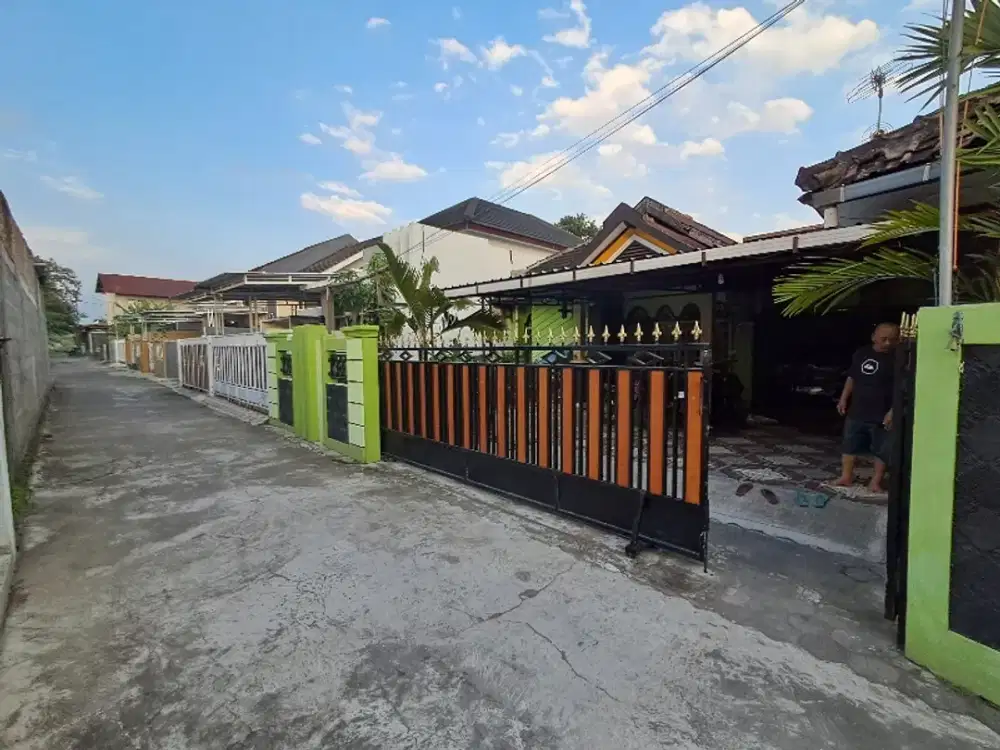 Di sewakan rumah semi fuenise seputaran unisa