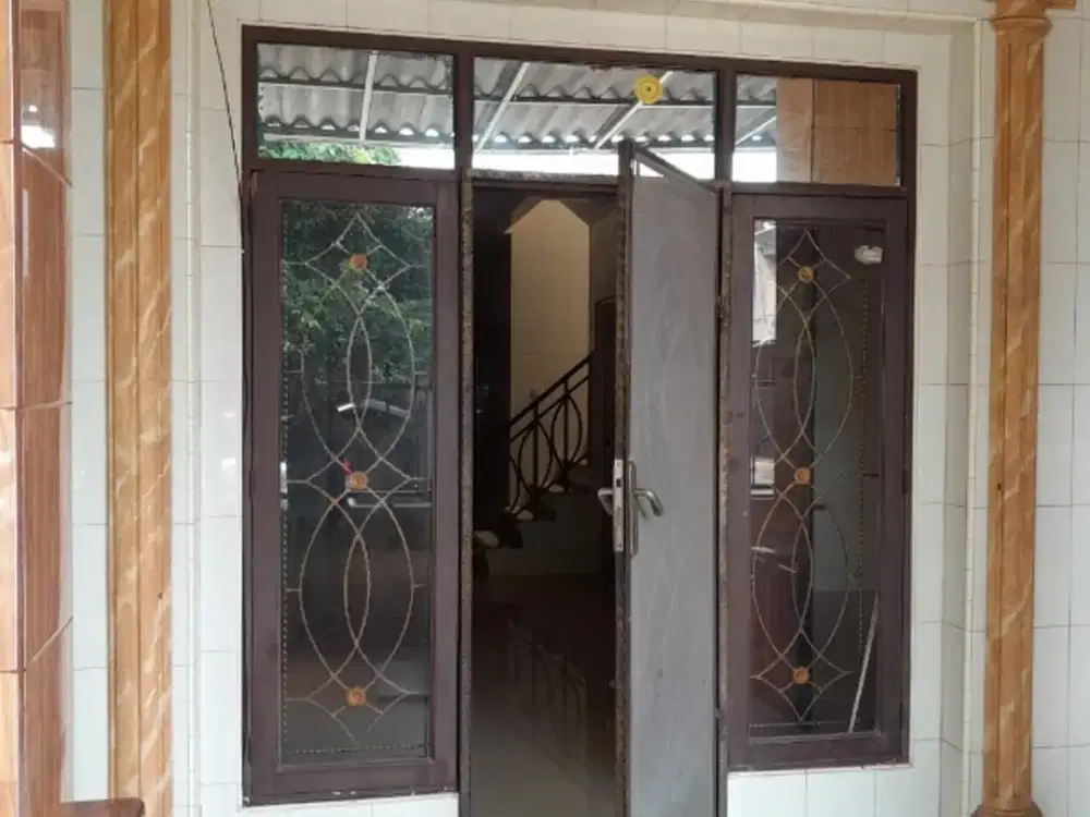 Disewakan Rumah 2 Lt Di Mutiara Taman Palem