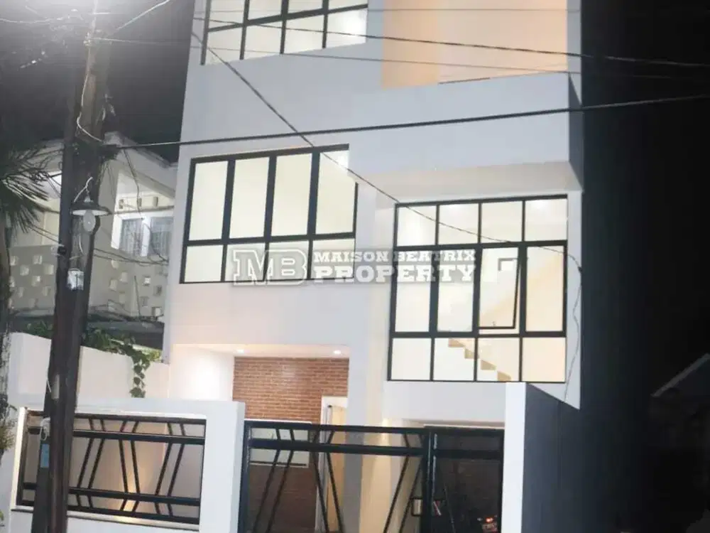 RUMAH 2LT CANTIK SIAP HUNI LOKASI STRATEGIS DI KOMPLEK