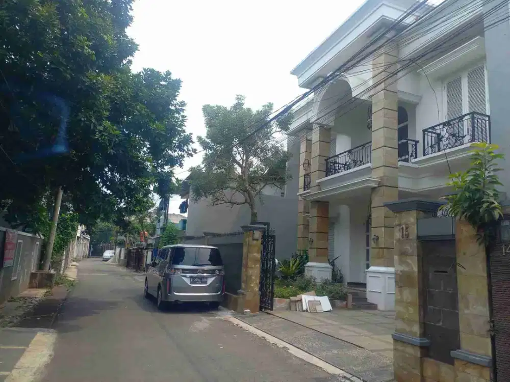 DISEWAKAN RUMAH BAGUS 2LANTAI SIAP HUNI LEBAK BULUS JAKSEL.