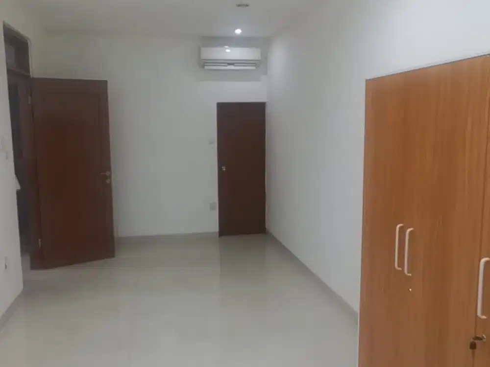 DISEWAKAN RUMAH RAPIH SIAP HUNI KOSONGAN DI KOSAMBI BARU BARU RENOV