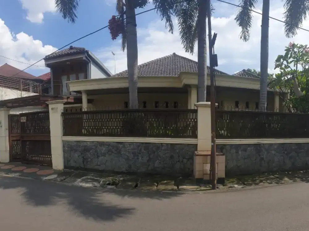 Dijual rumah luas 500 m2 Asri  Pejaten jakarta selatan