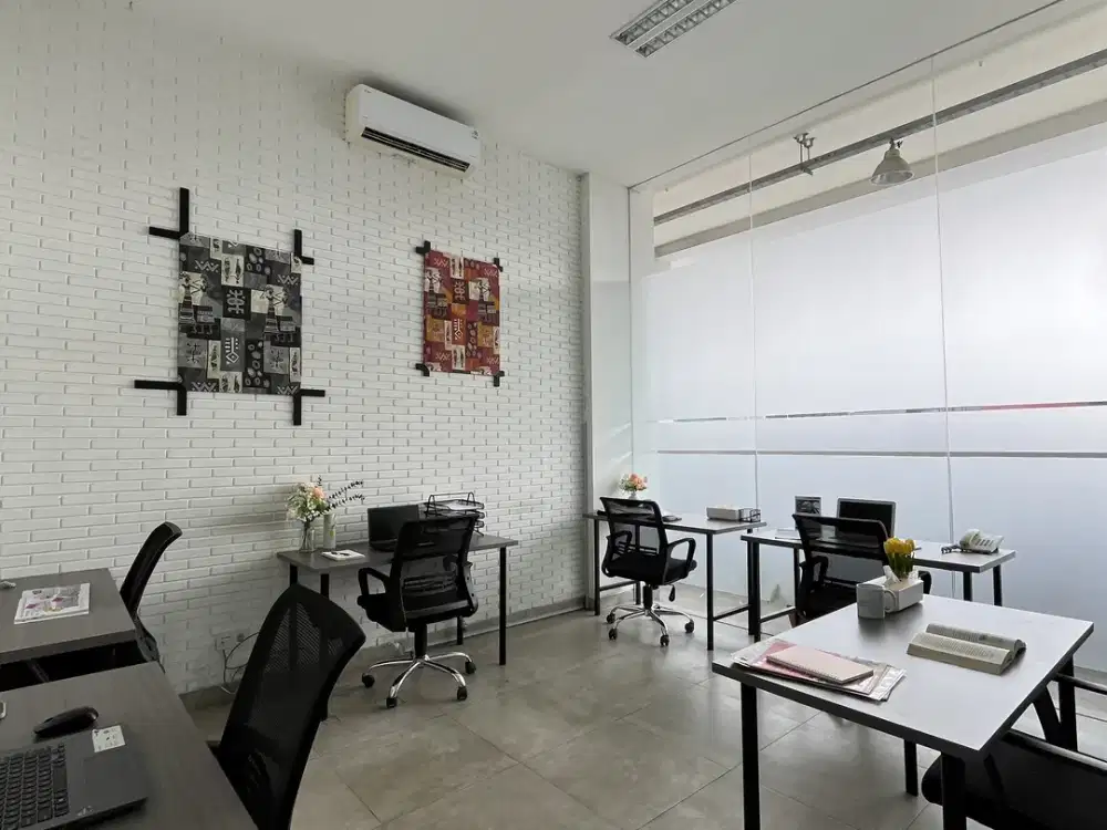 Ruang Kantor Kapasitas 6 Orang Sudah Termasuk Furnitur