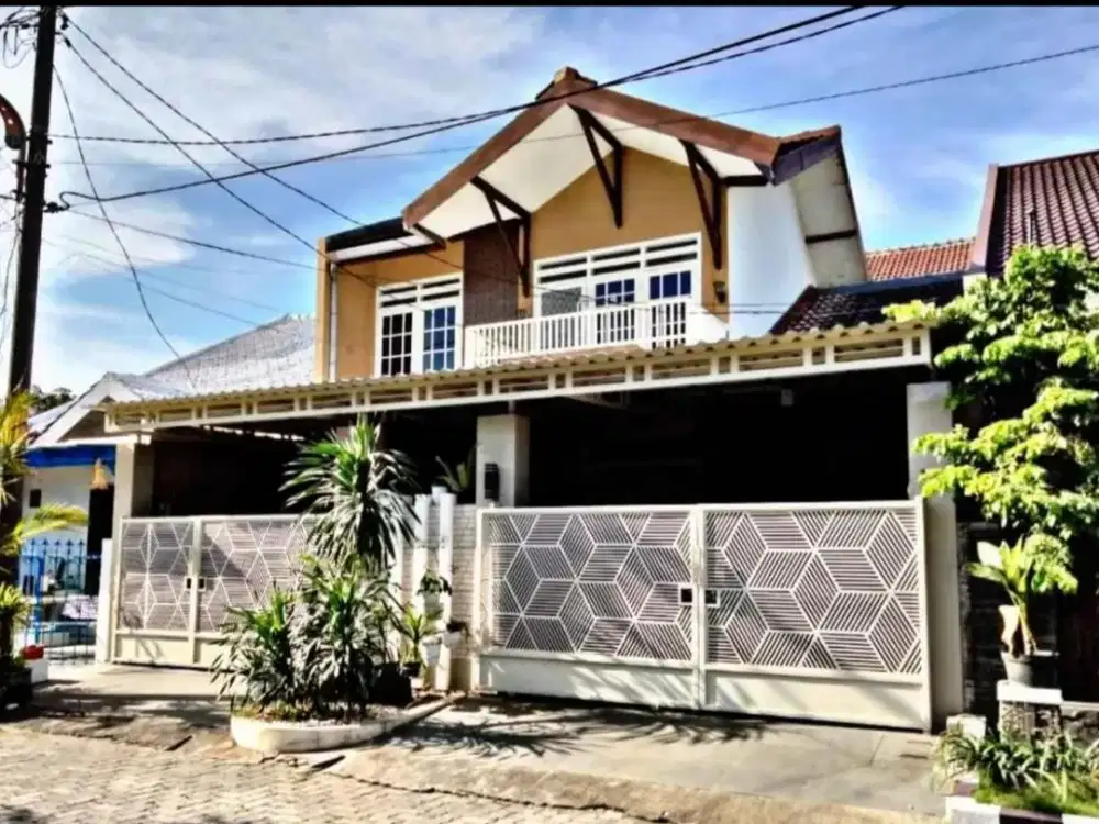 RUMAH DUA LANTAI DIJUAL MURAH DI PERUMAHAN KETINTANG SURABAYA