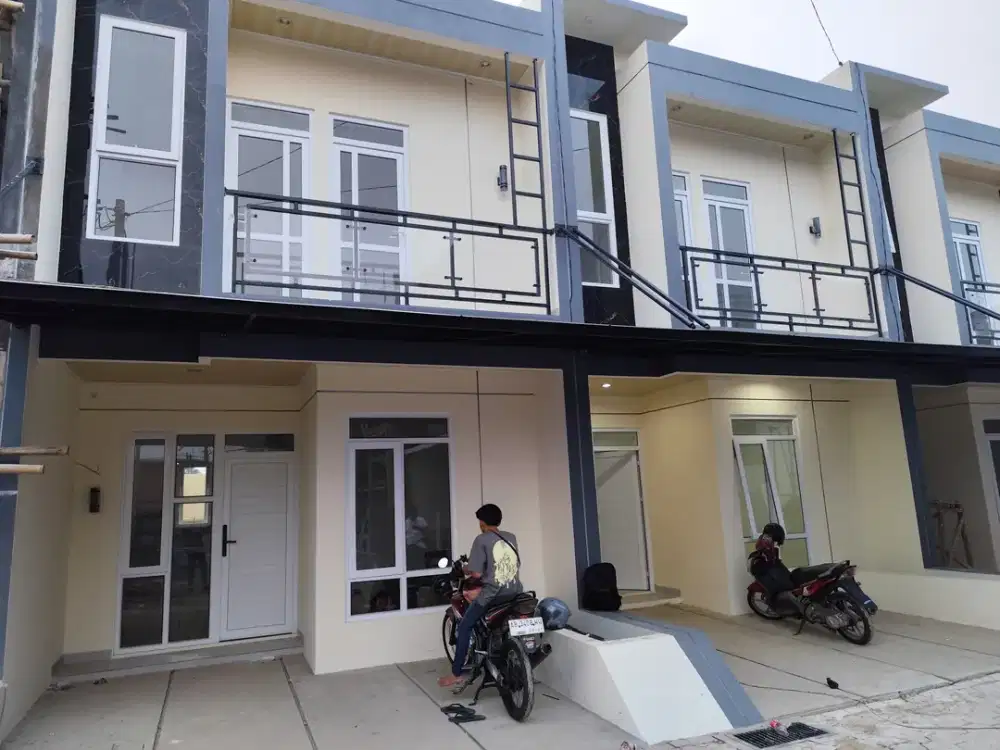 Di jual rumah 2 lantai bagus di Petukangan selangkah ke halte busway
