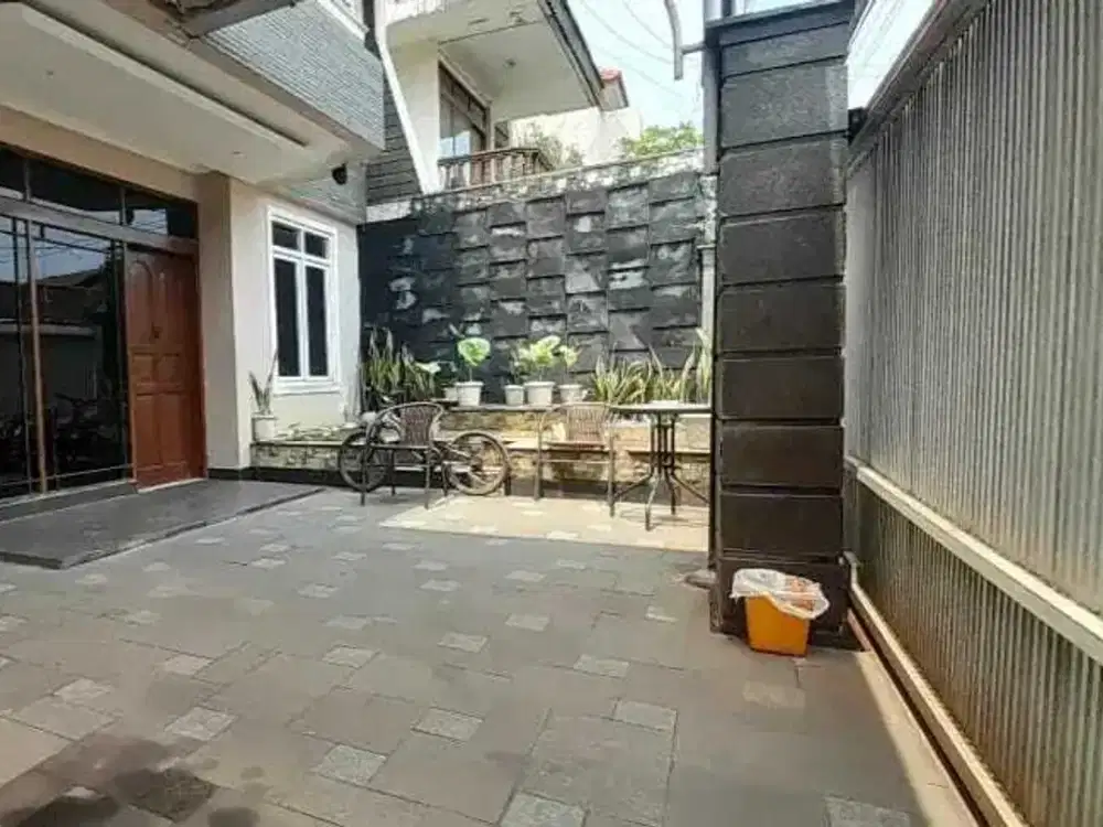 Rumah 2 LT siap huni ada mini pool area Turangga Buah Batu Bandung