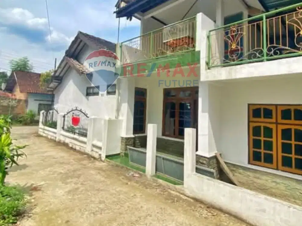 RUMAH HOEK 2 LANTAI SIDOARUM MALIOBORO JOMBOR DEKAT KAMPUS