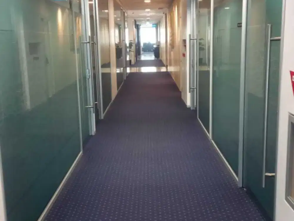 Disewakan kantor luas 500 sqm fully furnished Sudirman jakarta