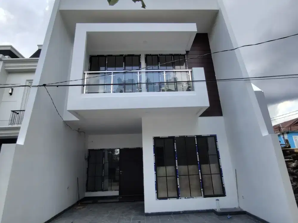 AMERICAN CLASSIC Brand New House 10 menit ke Puri Indah, Jakbar