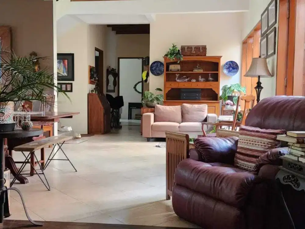 Disewa Rumah Lux Furnished  di Sariwangi