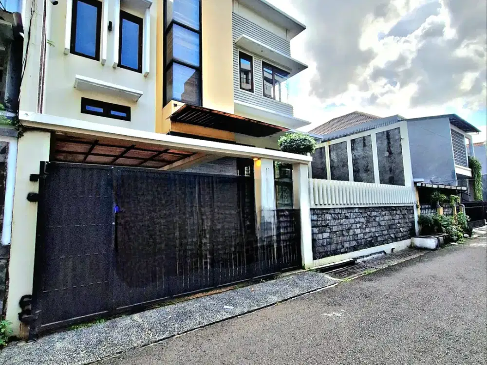 Rumah besar siap huni di komplek rawamangun jakarta timur