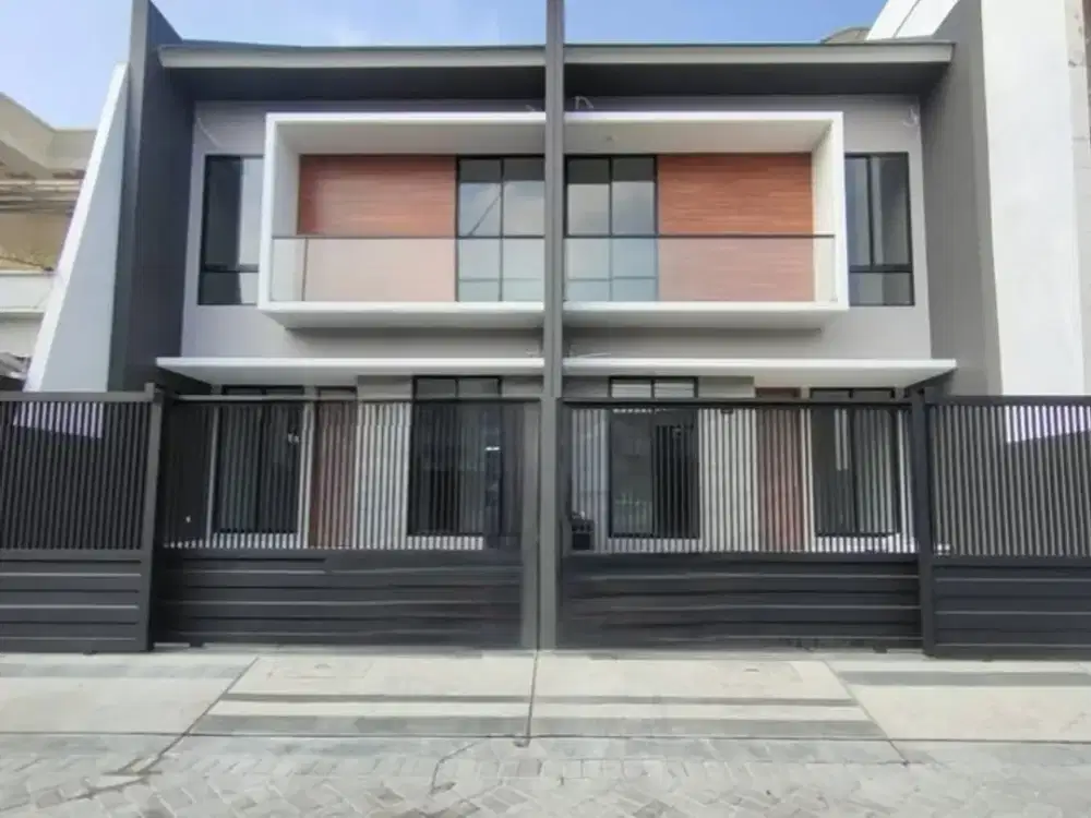 jual rumah baru kutisari indah dekat petra siwalankerto