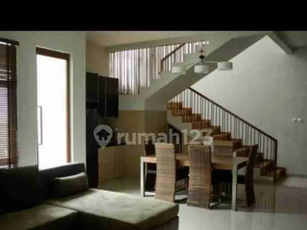 DISEWAKAN RUMAH BAGUS 2LANTAI SIAP HUNI KEMANG UTARA JAKSEL.