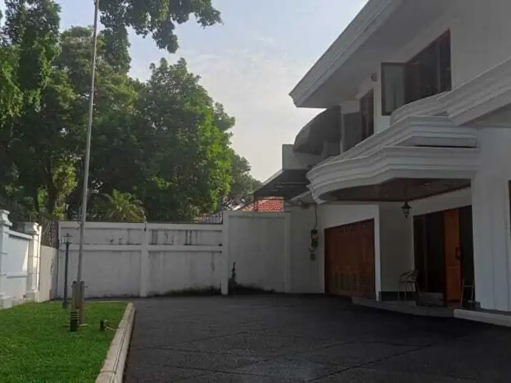 Rumah Bagus Luas Di Kawasan Elit Strategis Kemang JakSel Ada Swim Pool