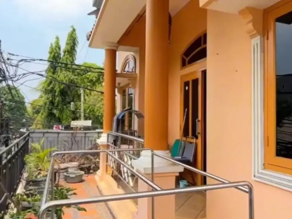 Rumah Tebet Jaksel murah strategis jln 2 mbl Shm hny 2,5m nego