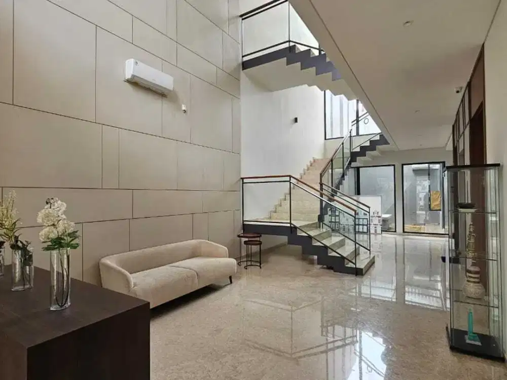 Rumah Mewah cluster LYNDON Navapark BSD, 3 Lantai, ada Pool dan Lift