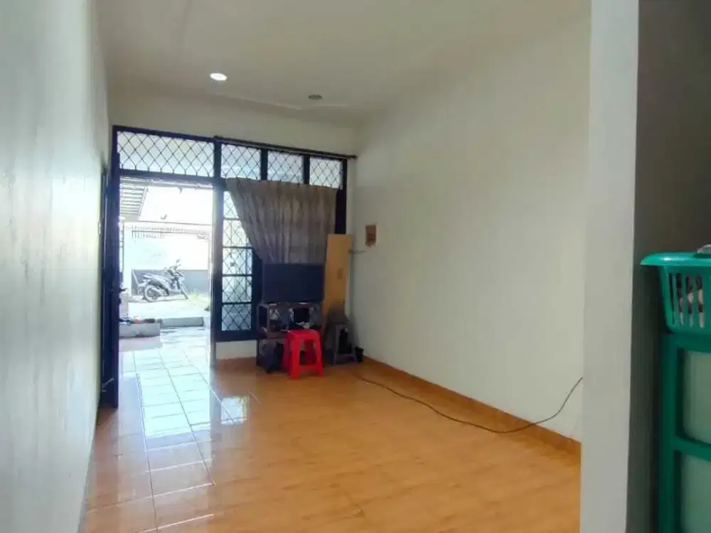 Jual Cepat Rumah di Taman Kota Dekat Stasiun Kereta Jakarta Barat