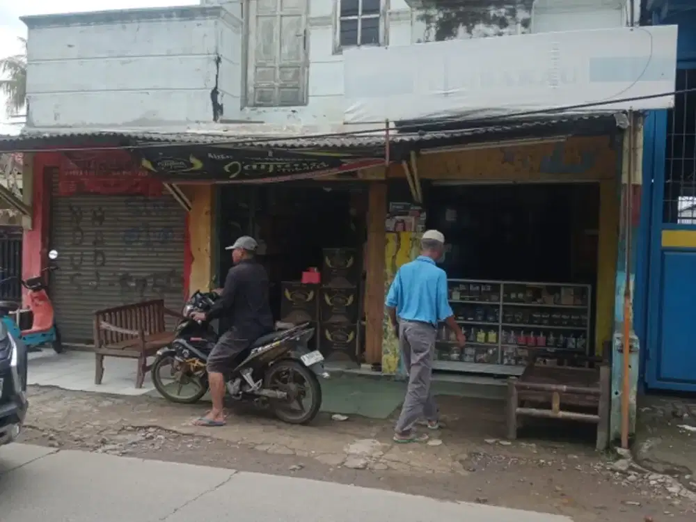 Rumah 2 lantai dan 3 kios
