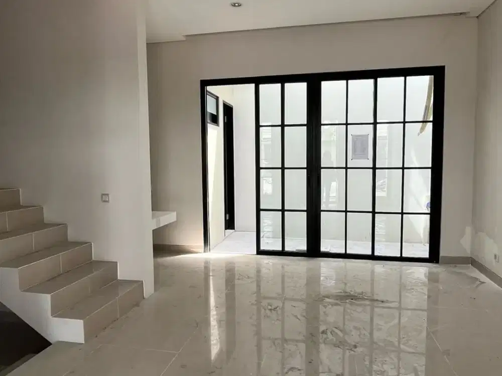 Disewakan Rumah 2 Lantai Baru Gress di White House, Dian Istana