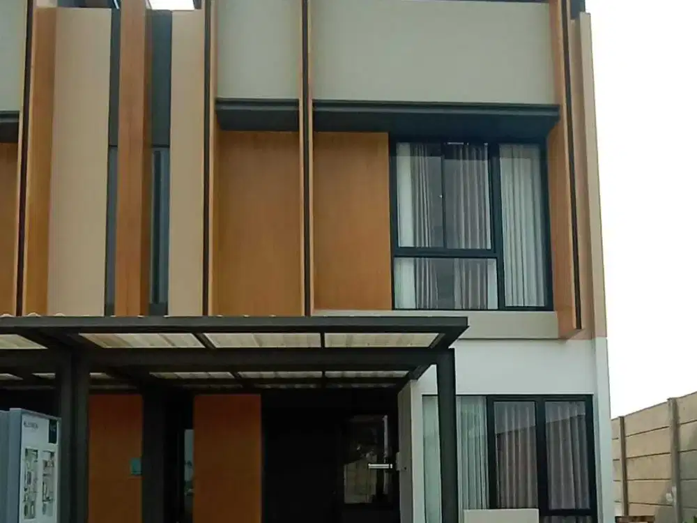 Dijual Rumah 2Lt, Modern & Mewah, Township 1100 Ha, dkat bandara Soeta