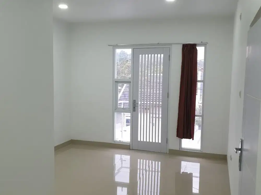 Rumah/Villa 2 Lantai murah di Green City Resort Sindanglaya Bandung