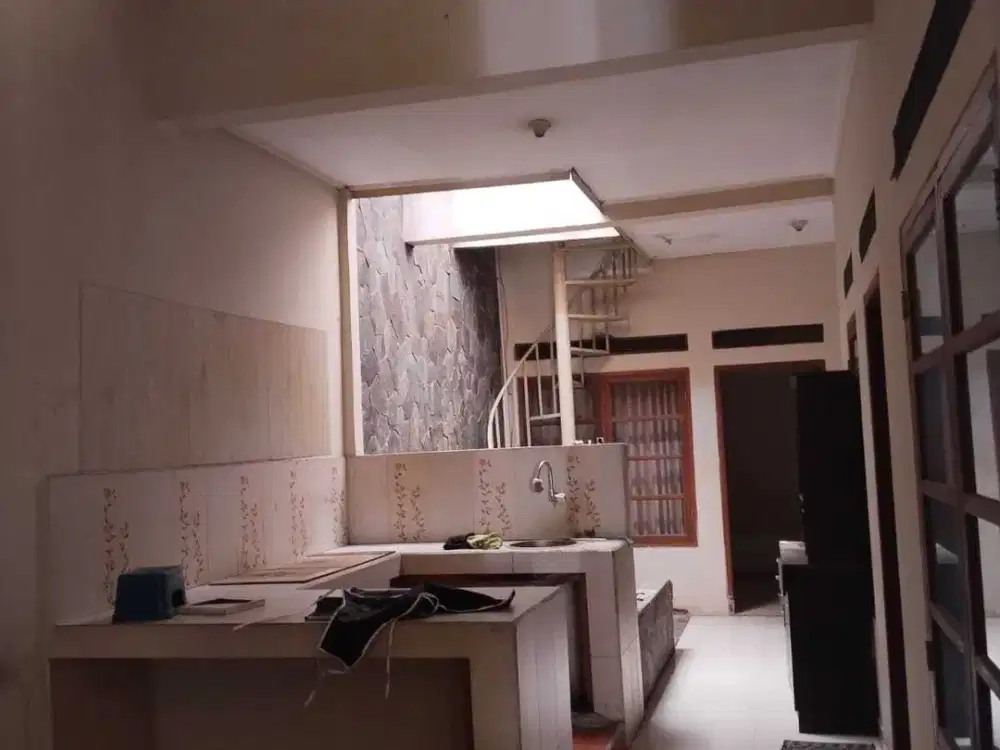 Disewakan Rumah Besar Siap Huni di Cisaranten Arcamanik