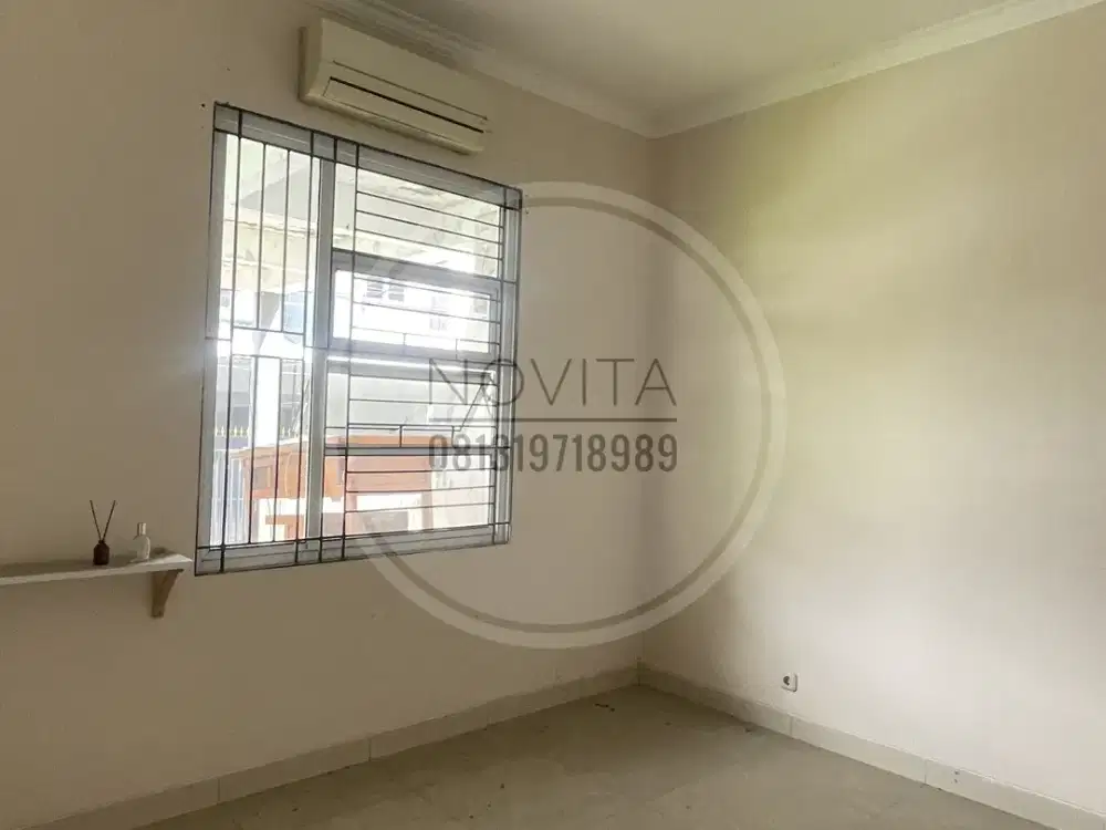 Dijual Rumah di Kelapa Gading - 2 1/2 Lantai, Unfurnished