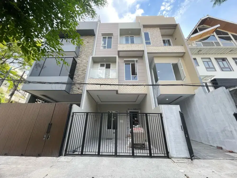 Rumah Taman Ratu 3½ lantai dekat Greenville Duri Kepa Jakarta Barat