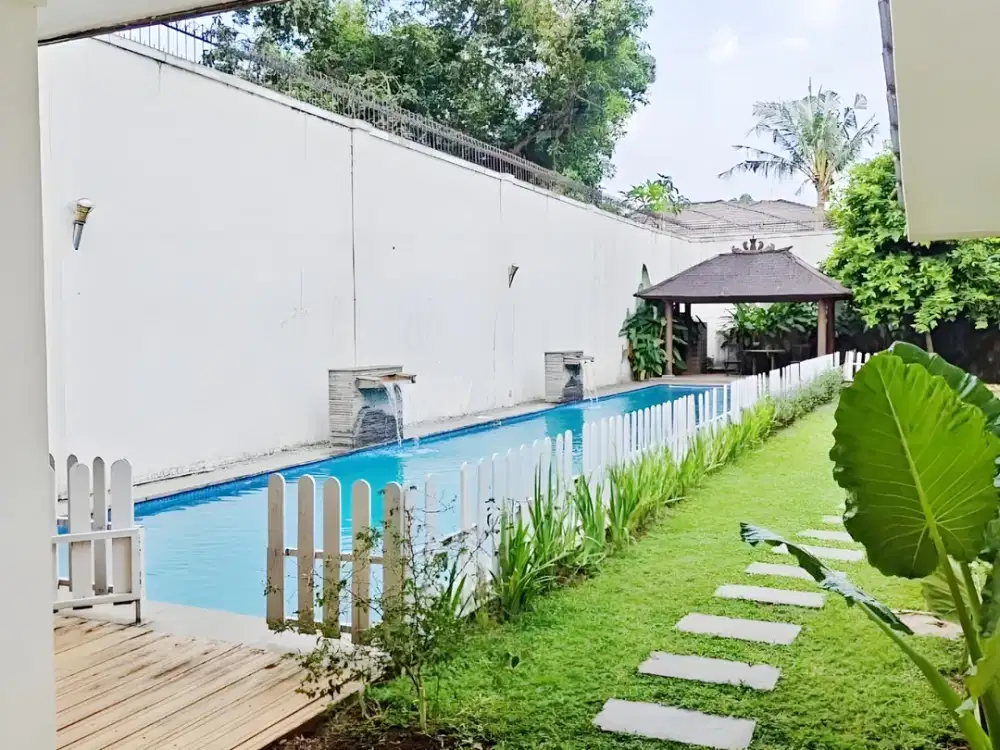 Sewa Rumah Besar 2 Lantai di Cipete Muat 10 Mobil