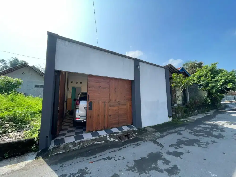 Rumah furnish di barat kampus unisa ringroad barat