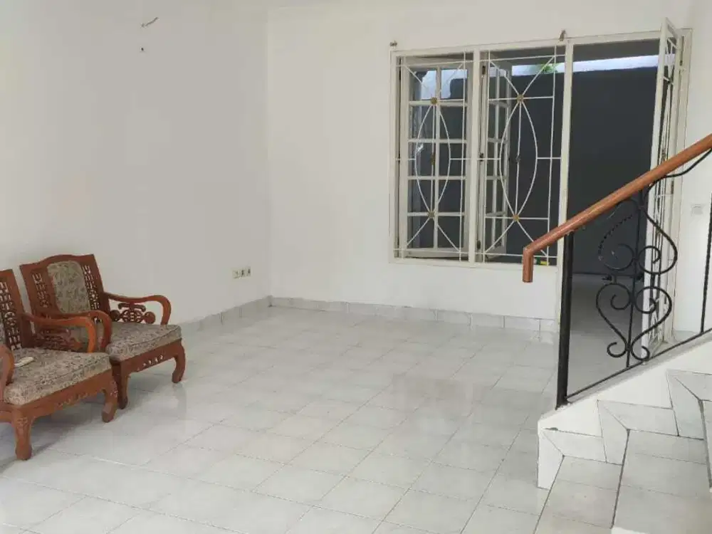 Rumah di dalam Cluster 180m2 hadap Barat Legenda Wisata Cibubur S153