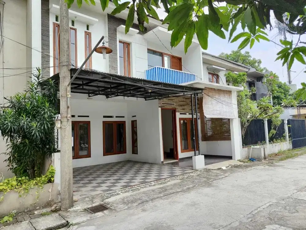 Rumah 2 Lantai 7 Kamar Tidur di Pangkalanjati Cinere, Depok