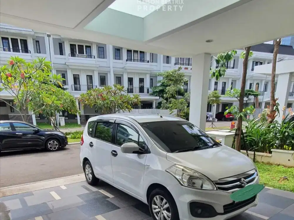 DIJUAL RUMAH MEGAH 3 LT  DILENGKAPI LIFT DI WINONA SUTERA, ALAM SUTERA