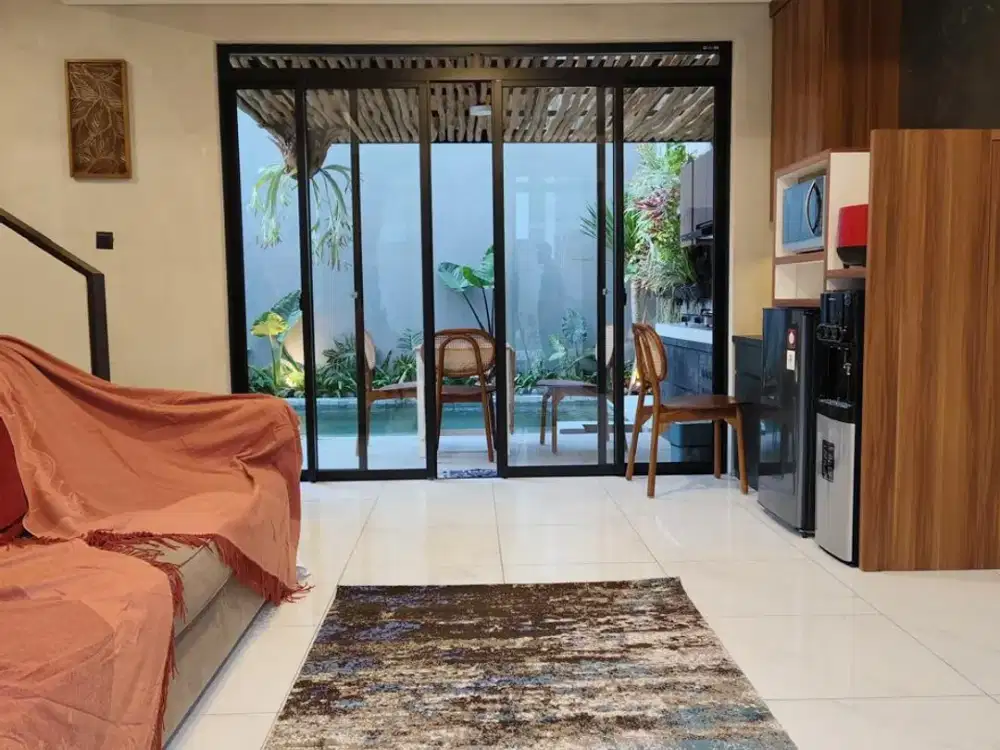 Rumah Fully Furnished dengan Kolam Renang di Tatar Punawangi KBP