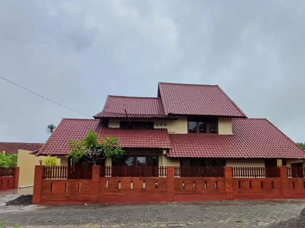 Rumah luas dekat sekolah budi mulia tajrm maguwoharjo