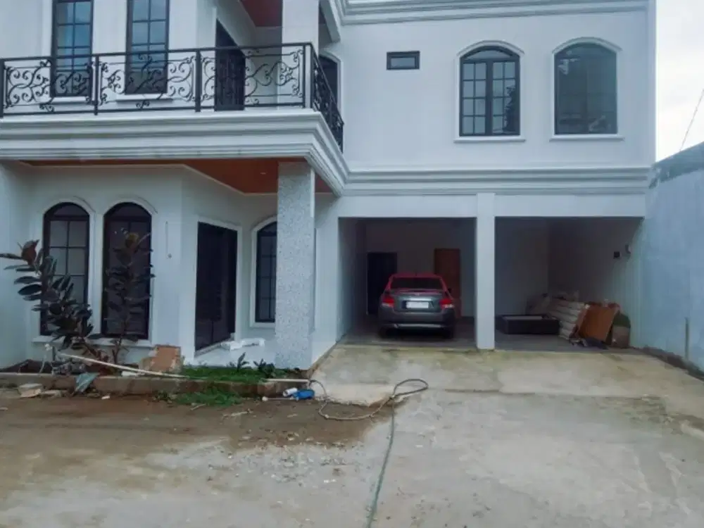 Rumah ready ada kolam renang pribadi  3 lantai di Cimanggis Depok
