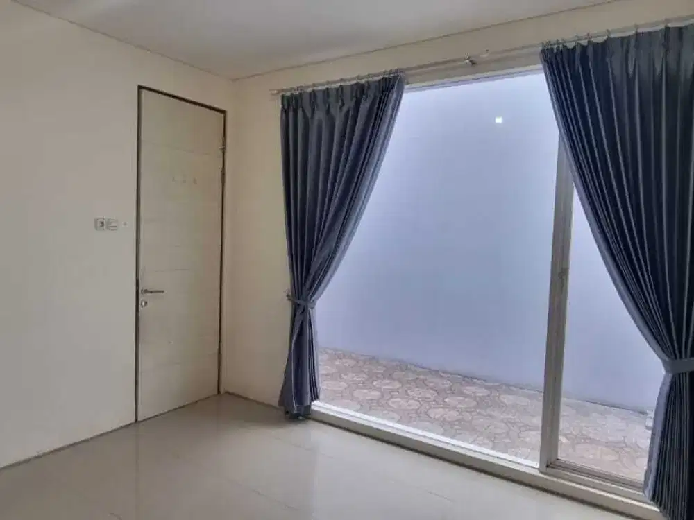 Disewakan Rumah 2 Lantai Siap Huni Cluster Monticello Royal Residence