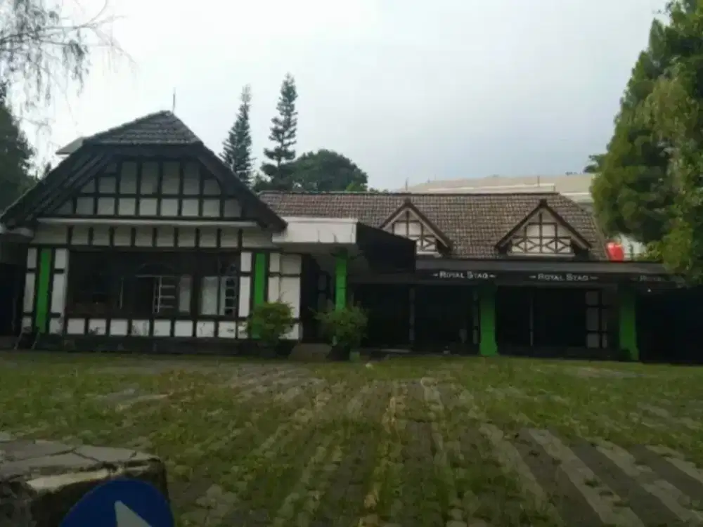 dijual rumah ruang usaha cocok untuk cafe resto di Dago bandung