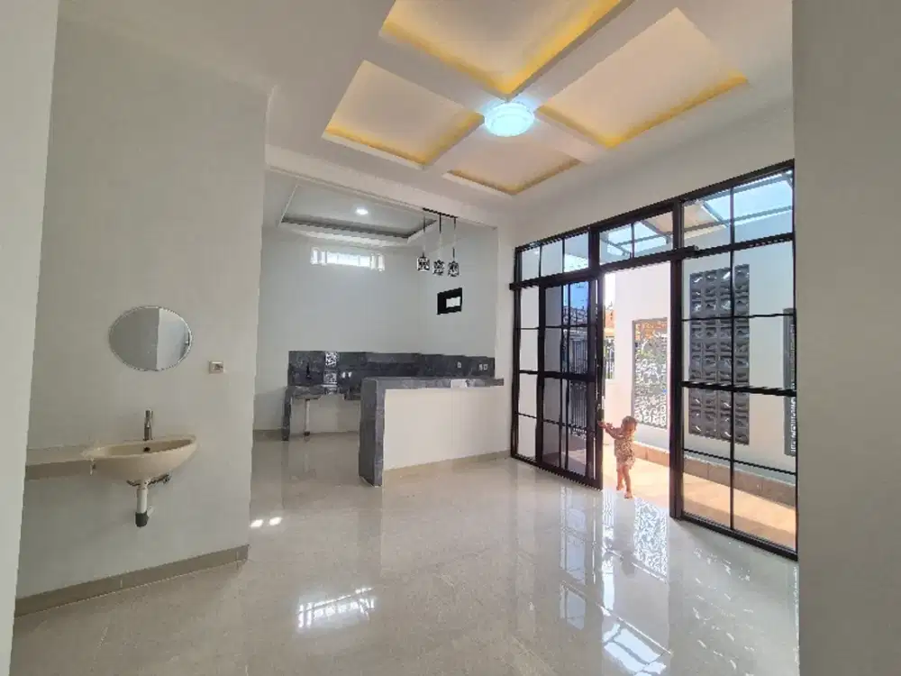 rumah mewah dekat Stasiun Taman Sari dan alun-alun