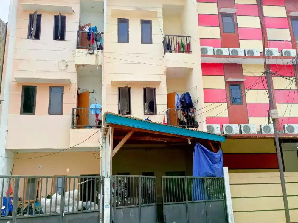 Rumah 3,5 Lantai Startegis di Jalan Karya 2, Jakarta Barat