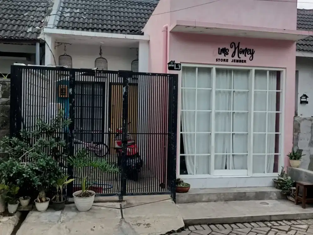 Rumah dekat kampus unej ada ruangan untuk toko